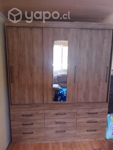 Clóset de 12 cajones de tres puerta corrediza