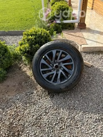 Rueda Nissan NP300