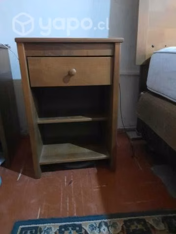 2 camas de 1 plaza 1/2 y sus veladores
