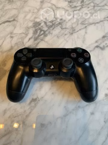 Playstation 4 500 GB con 2 controles + cámara