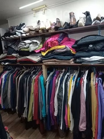 Cortavientos y clzado mujer