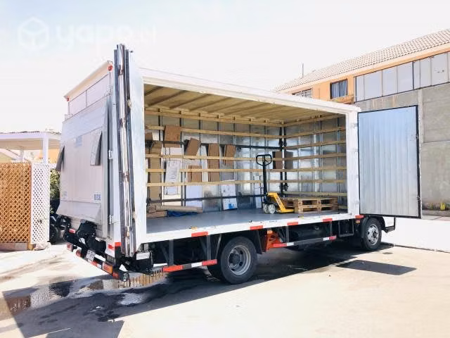 Camión Hino 817 2021 impecable 5.000 kg