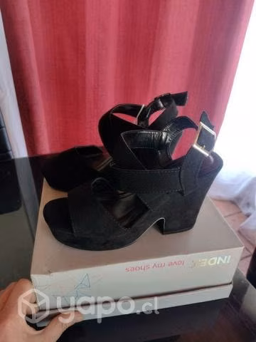 Sandalias con plataforma color negro