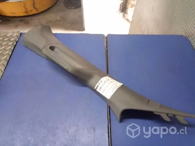 Tapiz cubre pilar delantero sup izq Ford F150 2018