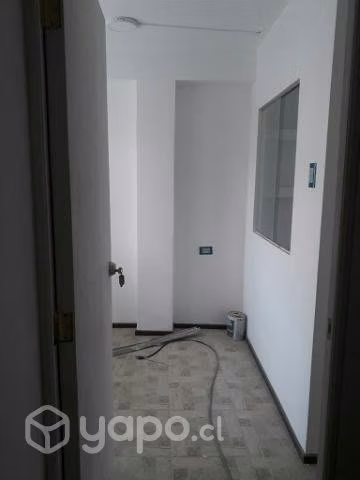 "edificio de 4 pisos, 4 departamentos"