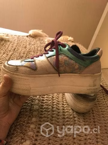 Lote de botines y zapatillas
