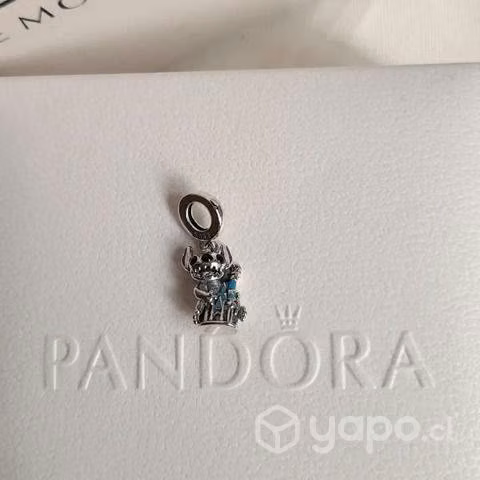 Charm Stitch en Castillo Pandora x Disney