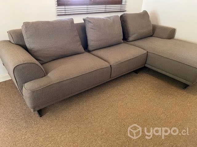 Sofa seccional ROSEN casi nuevo