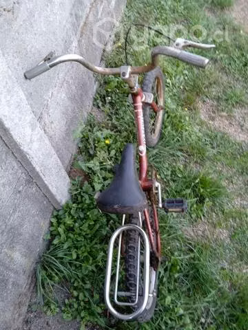 Bicicleta clásica niño funcionando