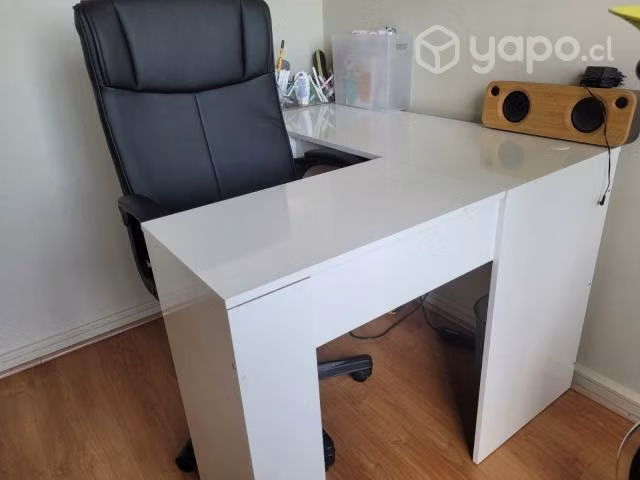 Escritorio melamina y silla attimo