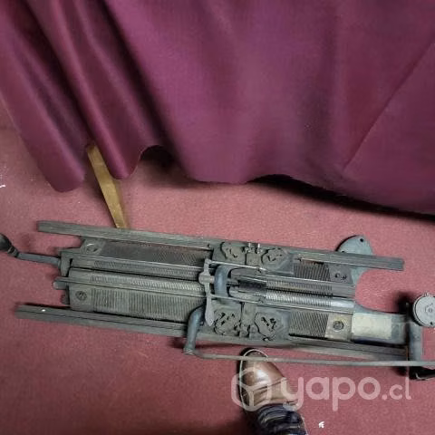 Maquina tejedora antigua