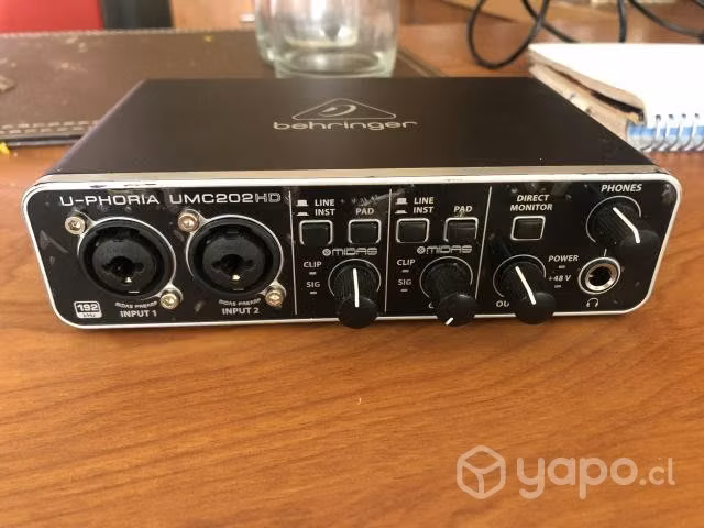 Interfaz de audio behringer umc 202