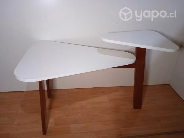 Mesa de centro triangular con plataforma