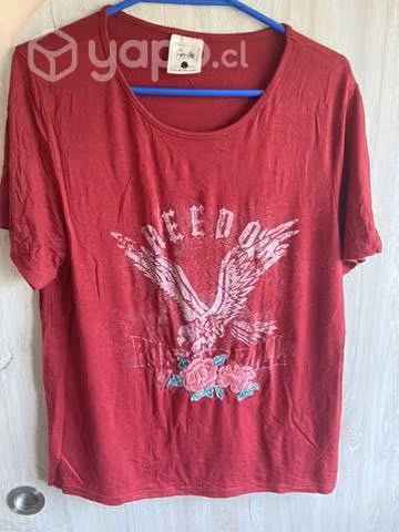 Polera color burdeo talla L marca Sybilla