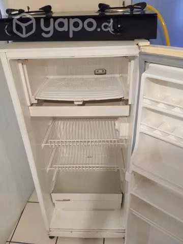 Nevera y cocina en buen estado - Imagen 5