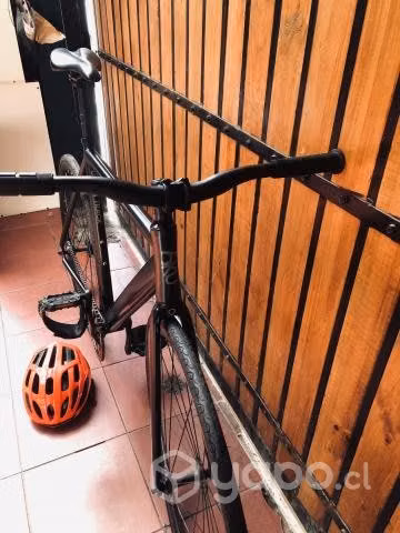 Bicicleta Fixie + casco specialiced + kit de lente