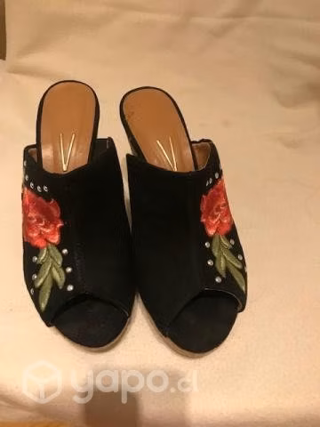 Sandalia Vizzano Flor negra