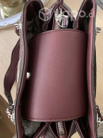 Cartera Guess nueva y original