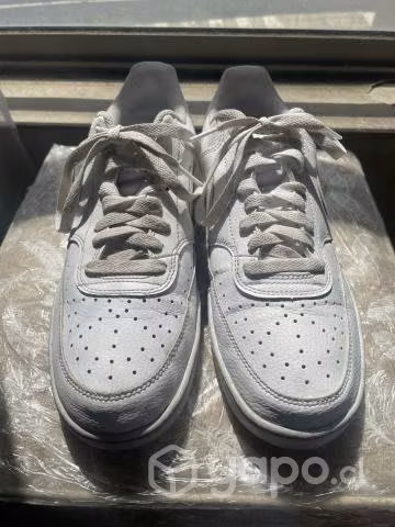 Zapatillas Nike, Perfume Paco Rabanne y Masajeador