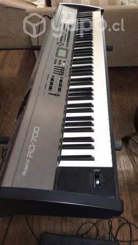 Roland rd 700 stage piano