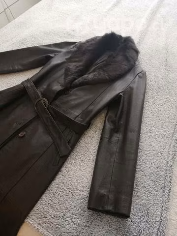Abrigo de cuero natural marca TODO PIEL