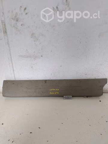 Tapiz Cubre Zócalo Trasero Izquierdo (KGC043) Kia
