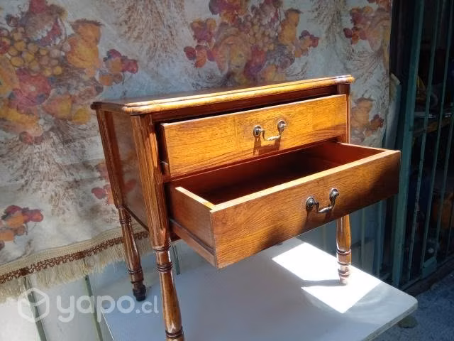 Coleccion de impecables veladores antiguos