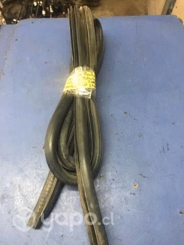 Goma contorno pilar puerta trasera der Montero