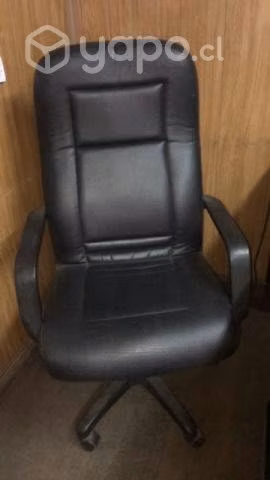Estupendo escritorio con sillón ejecutivo en muy b