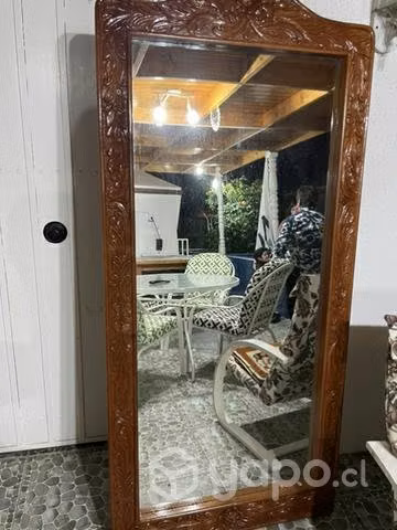Espejo tallado en madera rauli
