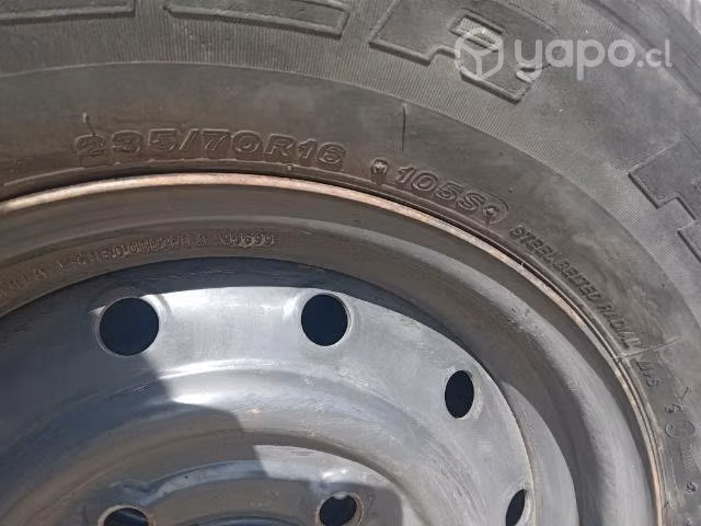 Neumáticos de Mahindra y Mercedes Benz