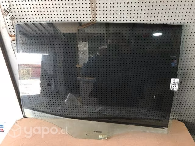 Vidrio puerta trasera derecha Ford Ranger 3.2 2018