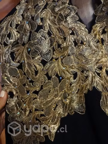 Hermoso vestido de fiesta con cristales