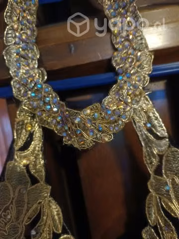 Hermoso vestido de fiesta con cristales