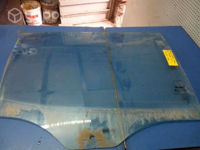 Vidrio puerta trasera derecha Ford ranger 3.2
