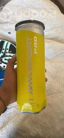 Pelotas de padel y pala de padel