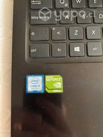 Notebook ASUS con accesorios - Imagen 3