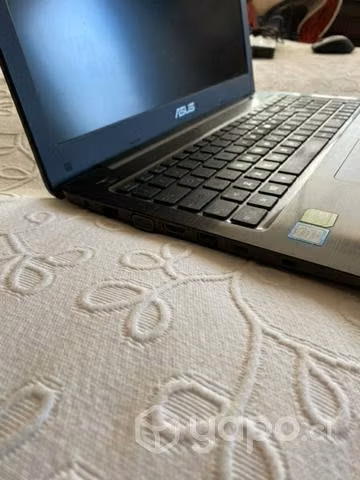 Notebook ASUS con accesorios - Imagen 4
