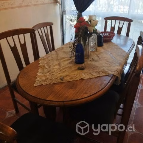 Comedor de madera con 6 sillas