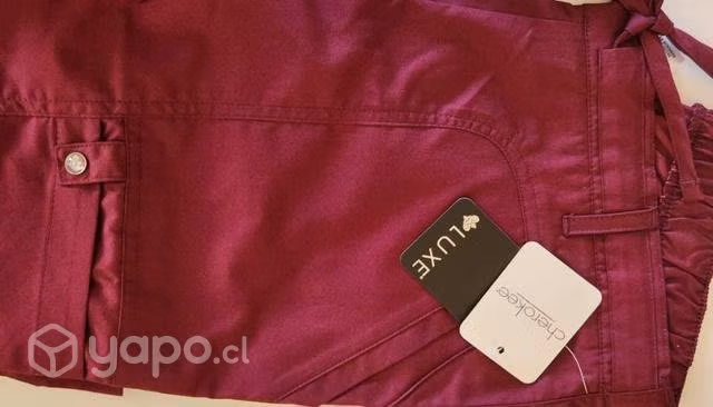 Traje clinico burdeo