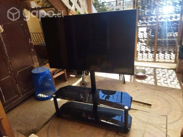 Smart TV Daewoo 55" con Rack de vidrio templado