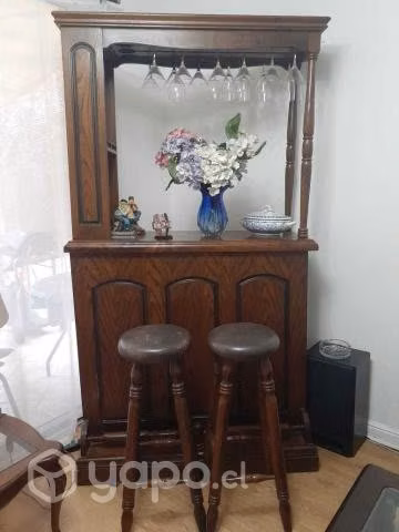 BAR alto se incluyen 2 taburetes en madera encina