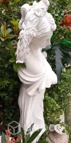 Iimpresionante bella escultura " Primavera "Marmol