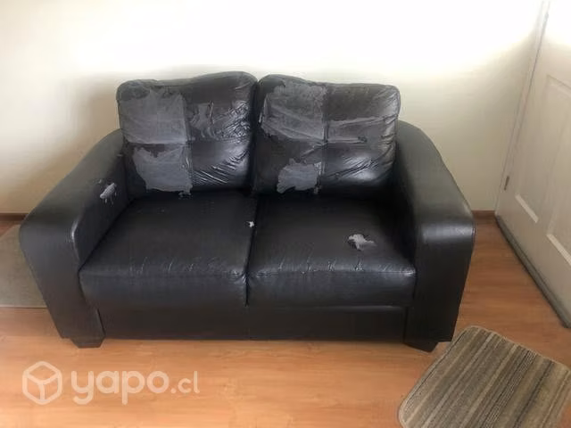 Sillón dos cuerpos, eco cuero, con detalles