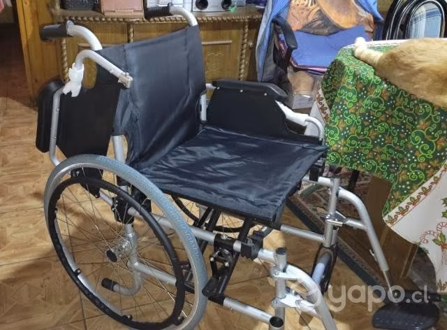 Silla de Ruedas de Aluminio, casi nueva