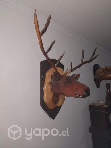 Cabeza de ciervo decorativa
