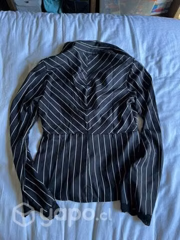 Blusa con lineas y detalles - Imagen 4