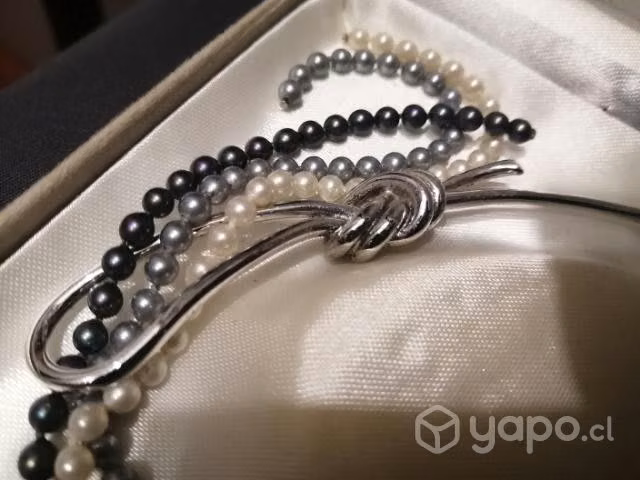 Collar de perlas y plata