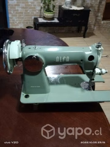 Máquina de coser alfa antigua coleccionable