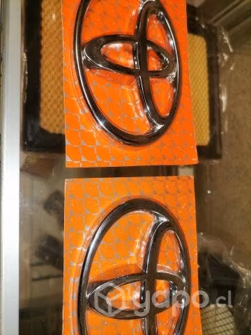 Logos traseros toyota yaris - Imagen 2